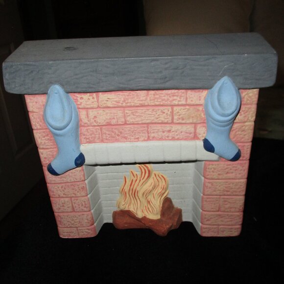 Vintage Ceramic Holland Mold Holiday Fireplace with Stockings Hand-Painted - Picture 1 of 7